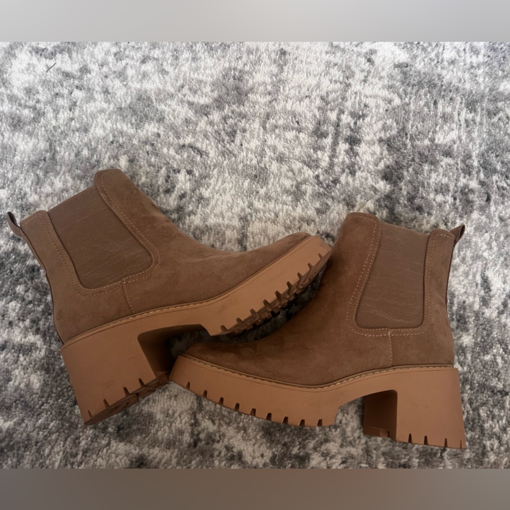 Universal Thread Chunky Chelsea Boots